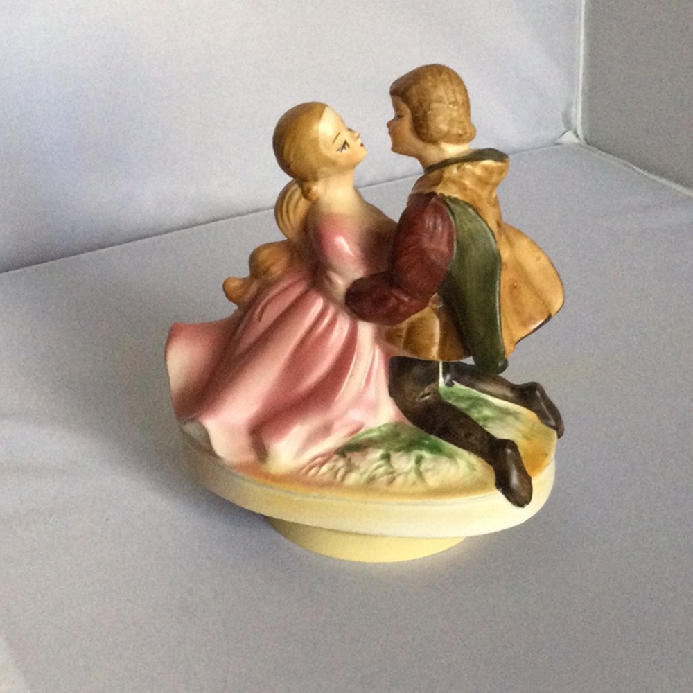 Beautiful music figurine, made by SANKYO